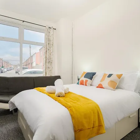 Spacious 4Br Home Near Etihad - Free Parking - 5 Min Train Station-2